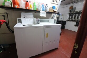 202 St Paul St, Unit 12 in Brookline, MA - Foto de edificio - Building Photo