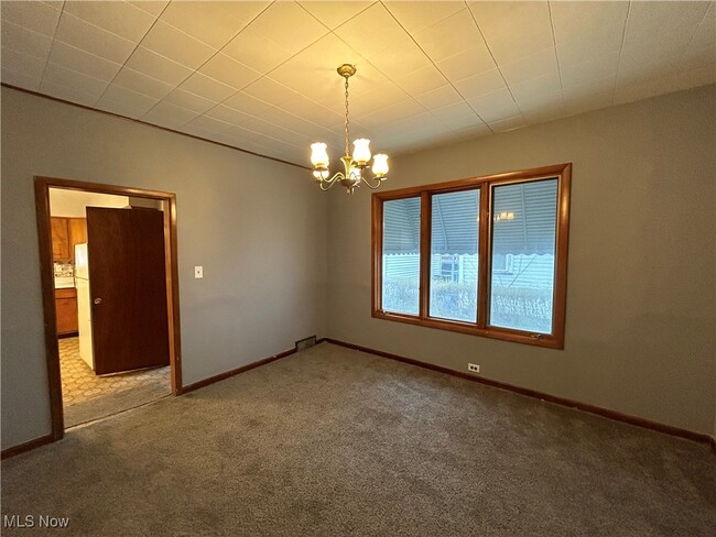 5715 Huss Ave in Cleveland, OH - Foto de edificio - Building Photo