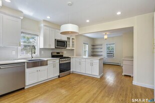 12 Arther St in Greenwich, CT - Building Photo