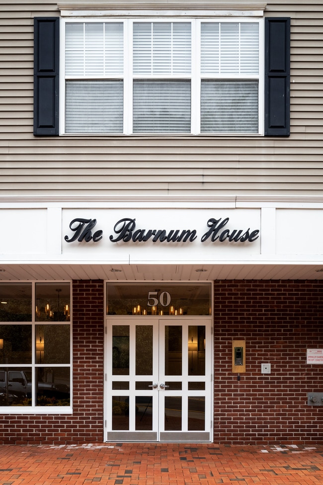 The Barnum House in Port Jefferson, NY - Foto de edificio - Building Photo