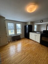 64 Lyman St in South Hadley, MA - Building Photo - Building Photo