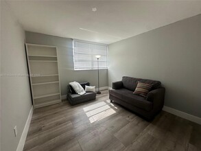 8895 Fontainebleau Blvd in Doral, FL - Building Photo - Building Photo