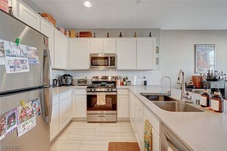 724 Florence Isle Ave in Henderson, NV - Building Photo - Building Photo