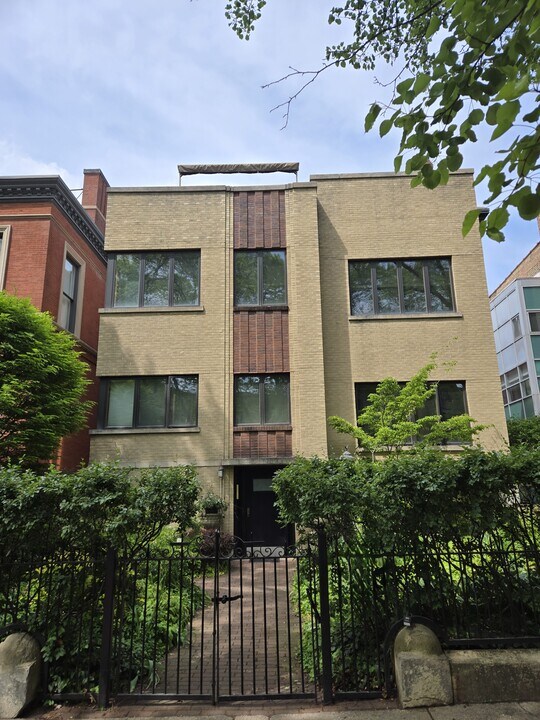 452 W Belden Ave, Unit G in Chicago, IL - Building Photo