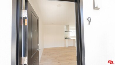 835 S Sherbourne Dr in Los Angeles, CA - Building Photo - Building Photo