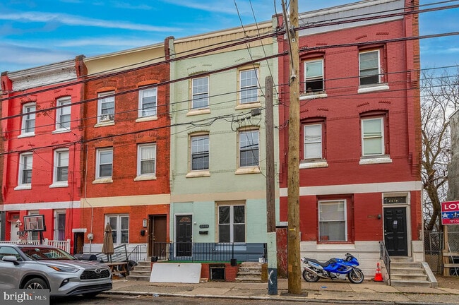 property at 2014 W Oxford St