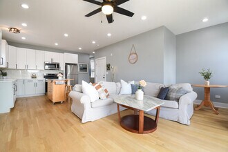 4942 W Belden Ave in Chicago, IL - Building Photo - Building Photo