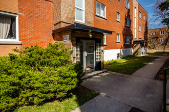 5767 Hudson Ch in Montréal, QC - Building Photo - Building Photo