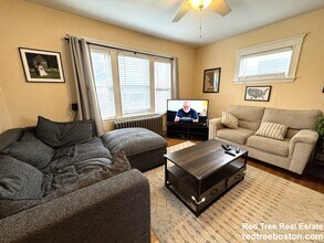 18 Saint Peter St, Unit 3 in Boston, MA - Building Photo - Building Photo