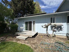 795 E College St in Mt Angel, OR - Building Photo - Building Photo