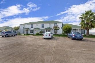 2117 Saint Lucia Calle in Dickinson, TX - Building Photo - Building Photo