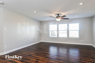 8003 Ginger Park Dr in Baytown, TX - Foto de edificio - Building Photo