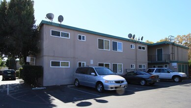 Gregory Arms Apartments in Fairfield, CA - Building Photo - Building Photo