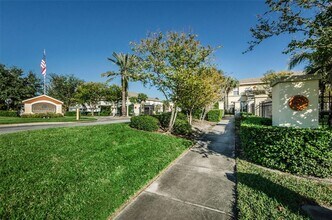 3872 Mariner Dr in St. Petersburg, FL - Foto de edificio - Building Photo