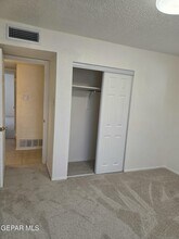5632 Salem Dr in El Paso, TX - Building Photo - Building Photo