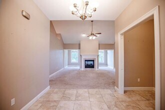 687 Loxley Ln in Troy, OH - Foto de edificio - Building Photo