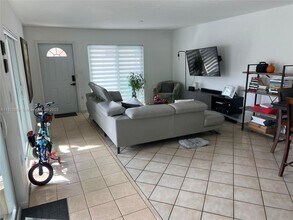 14345 SW 98th Terrace in Miami, FL - Building Photo - Building Photo