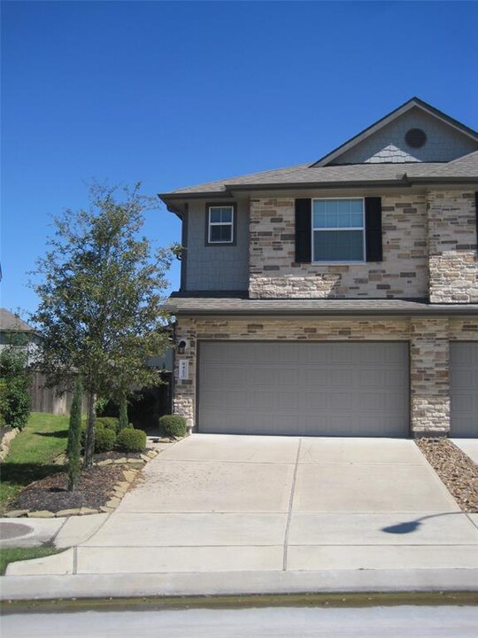 24670 Folkstone Cir in Katy, TX - Building Photo