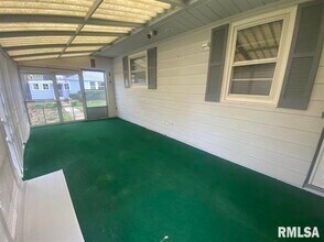 2733 E 18th St in Davenport, IA - Building Photo - Building Photo