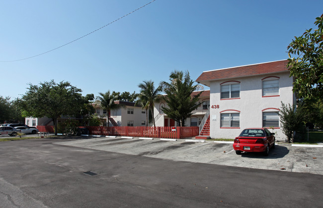 Avondale Palms in Pompano Beach, FL - Foto de edificio - Building Photo