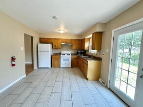 200 Rugby St in Browns Mills, NJ - Foto de edificio - Building Photo