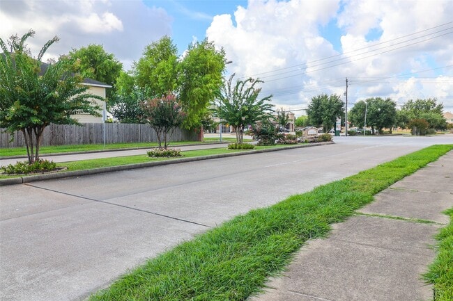1023 Aster Rd in Missouri City, TX - Building Photo - Building Photo