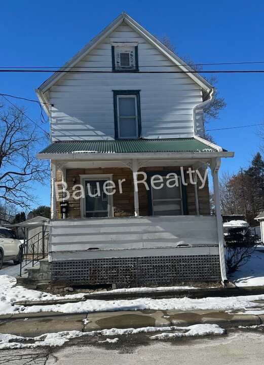 1048 Arch St in Ashland, OH - Building Photo