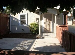 867 Paula St in San Jose, CA - Foto de edificio - Building Photo