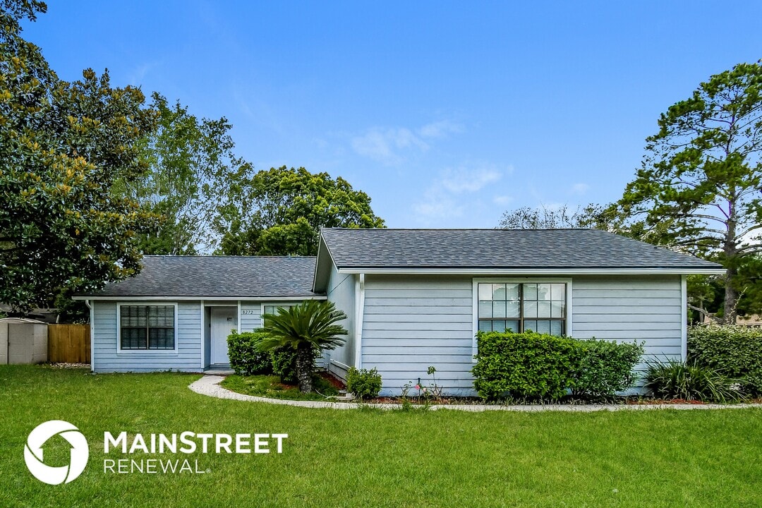 8272 Hamden Rd W in Jacksonville, FL - Building Photo