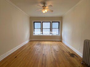 1053 W Pratt Blvd, Unit 2A in Chicago, IL - Foto de edificio - Building Photo
