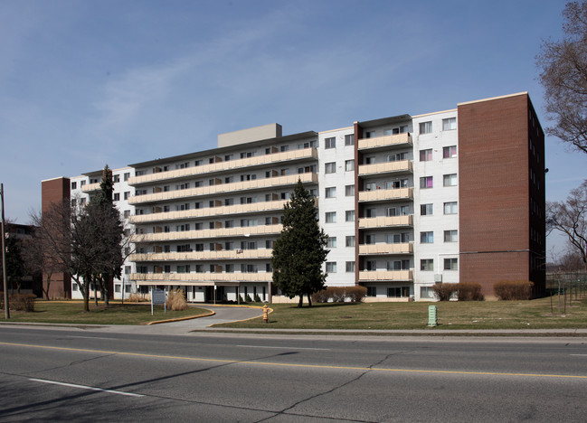 1550 Lawrence Ave W in Toronto, ON - Building Photo - Building Photo