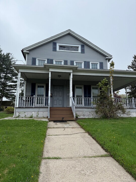 416 South St in Bristol, CT - Foto de edificio