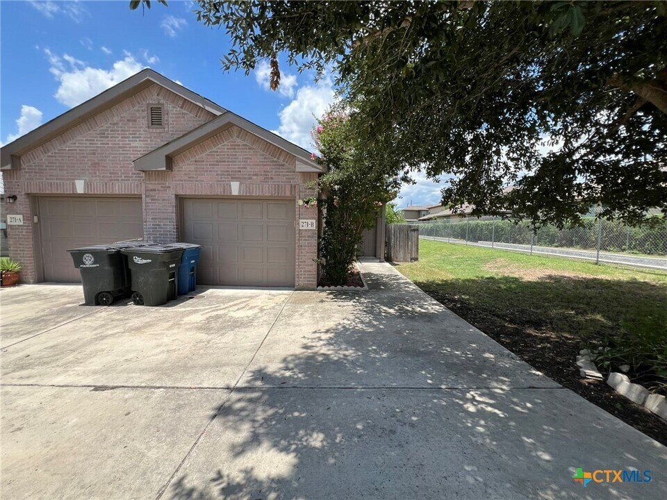 271 Rosalie Dr in New Braunfels, TX - Building Photo