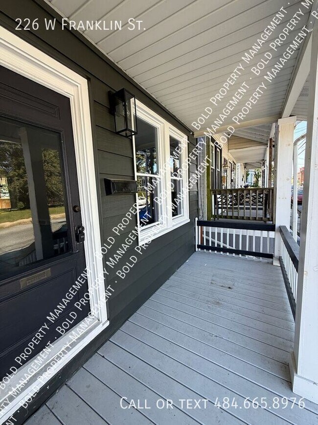 226 W Franklin St in Womelsdorf, PA - Foto de edificio - Building Photo