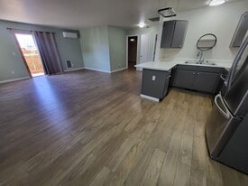 201 Nightingale Dr in Dayton, NV - Building Photo