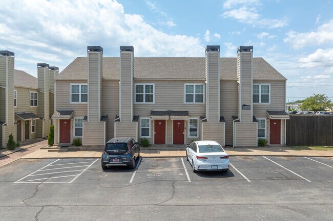 Belmont Park Townhomes in Tulsa, OK - Foto de edificio - Building Photo