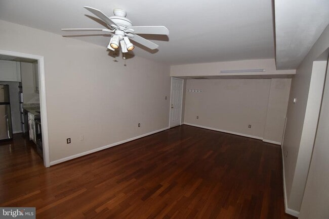 1816 Queens Ln in Arlington, VA - Foto de edificio - Building Photo