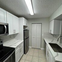 4055 W McNab Rd in Pompano Beach, FL - Building Photo