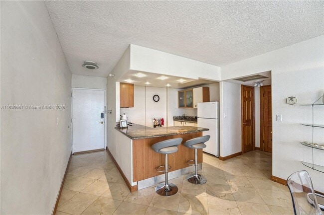 11111 Biscayne Blvd in Miami, FL - Building Photo - Building Photo
