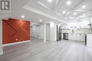 99 Hurst Dr in Ajax, ON - Building Photo