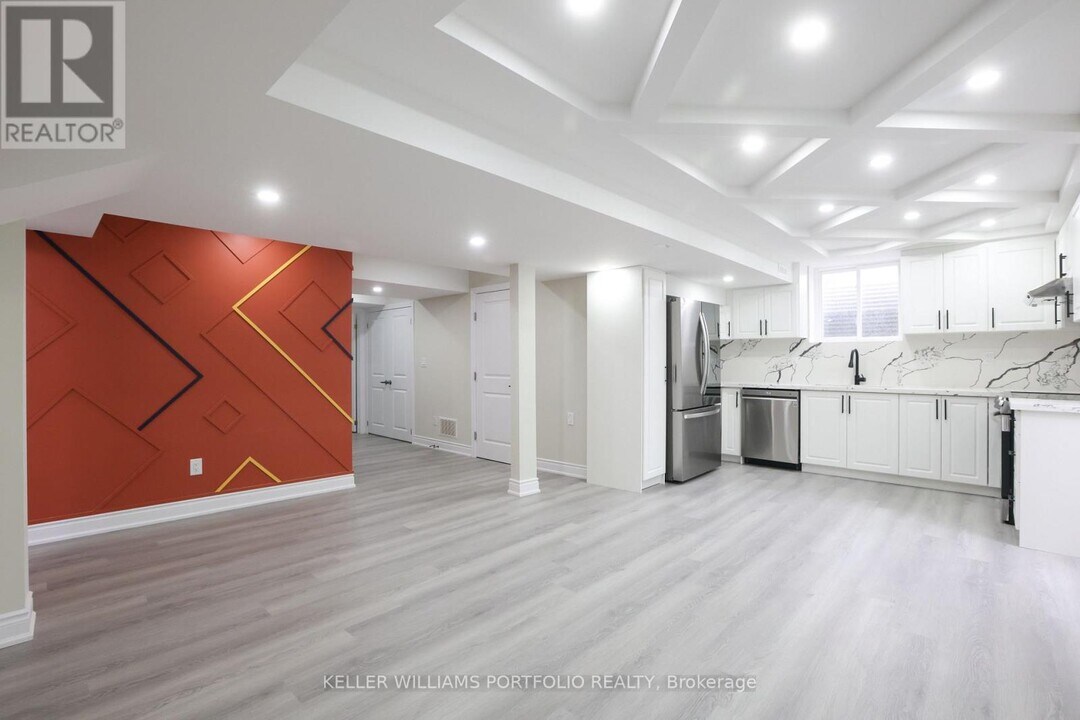 99 Hurst Dr in Ajax, ON - Building Photo