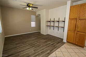 2565 N Madre Grande St in Las Vegas, NV - Foto de edificio - Building Photo