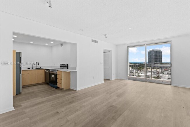 6900 Bay Dr in Miami Beach, FL - Building Photo - Building Photo