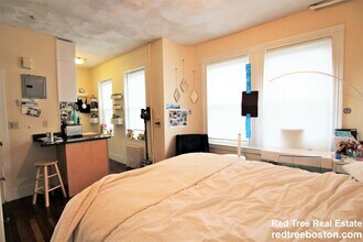 108 Myrtle St, Unit 15 in Boston, MA - Foto de edificio - Building Photo