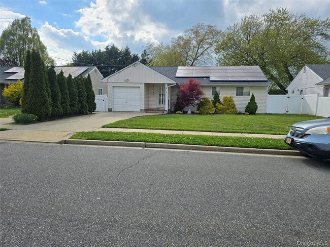 398 Harrison Ave in Massapequa, NY - Building Photo - Building Photo