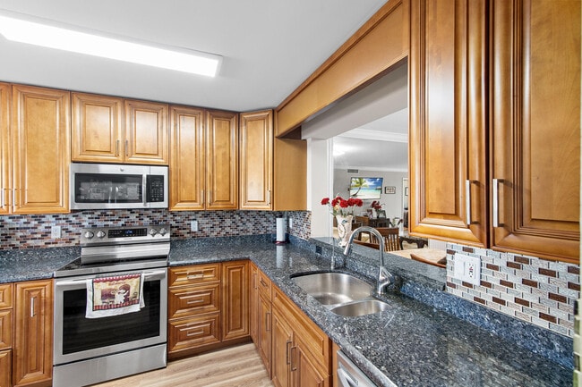 15355 Lakes of Delray Blvd in Delray Beach, FL - Building Photo - Building Photo