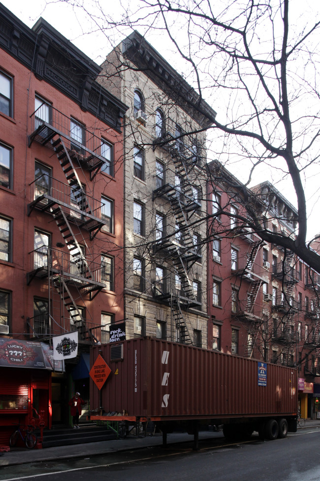 114 MacDougal St in New York, NY - Building Photo - Building Photo