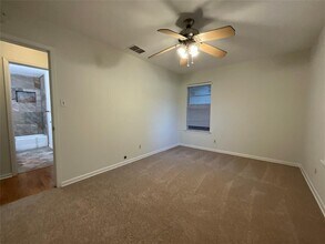 7707 Watson St in Austin, TX - Foto de edificio - Building Photo