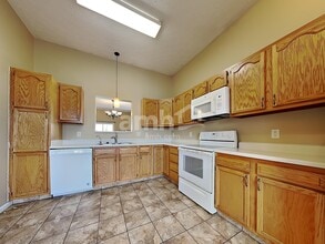 1342 Shannon Ln in Xenia, OH - Building Photo - Building Photo