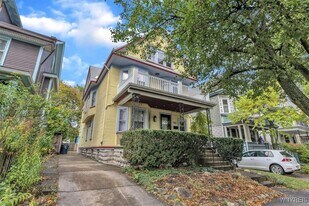 260 Baynes St in Buffalo, NY - Building Photo